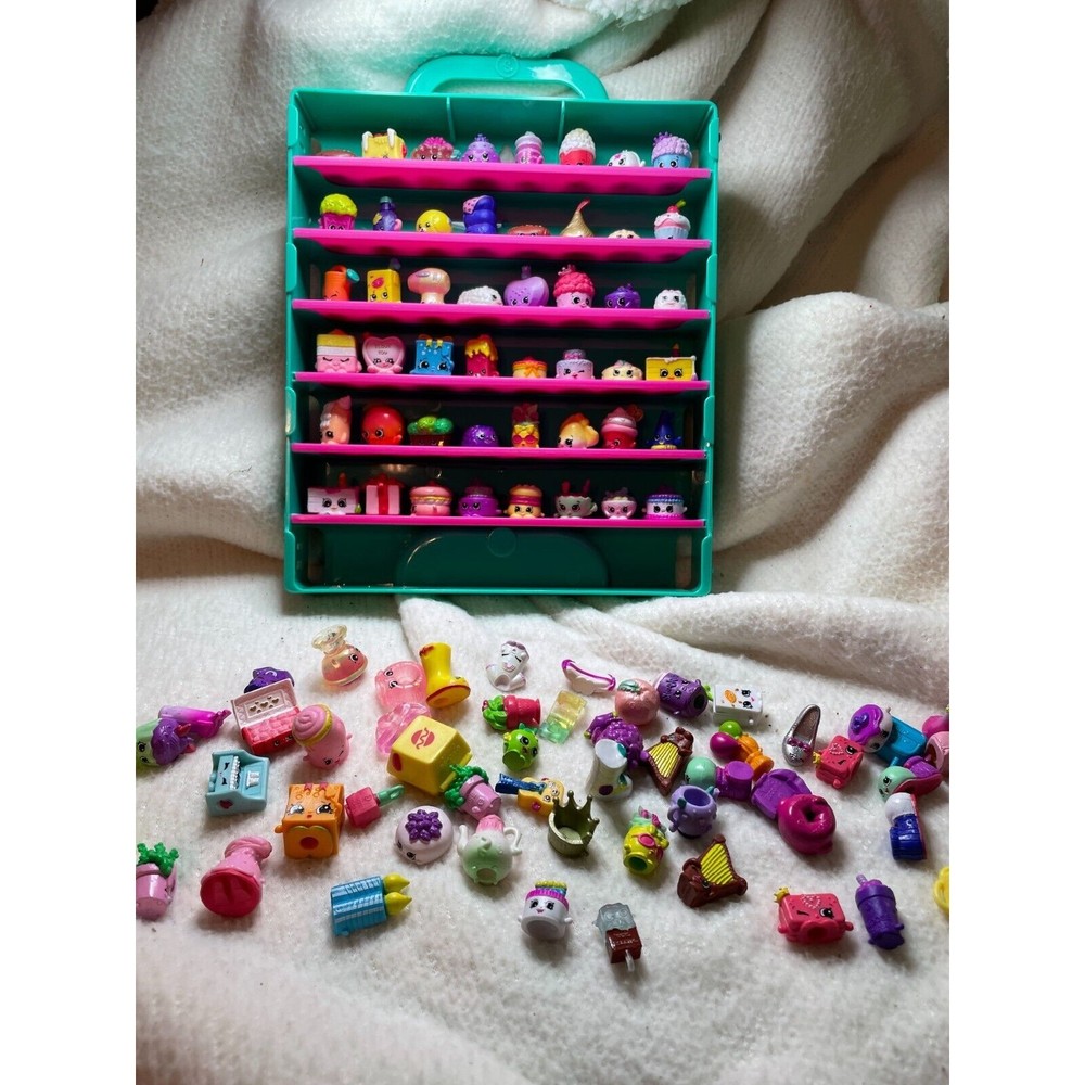 Moose Shopkins Collectors Green Display Case with Extra Figures
